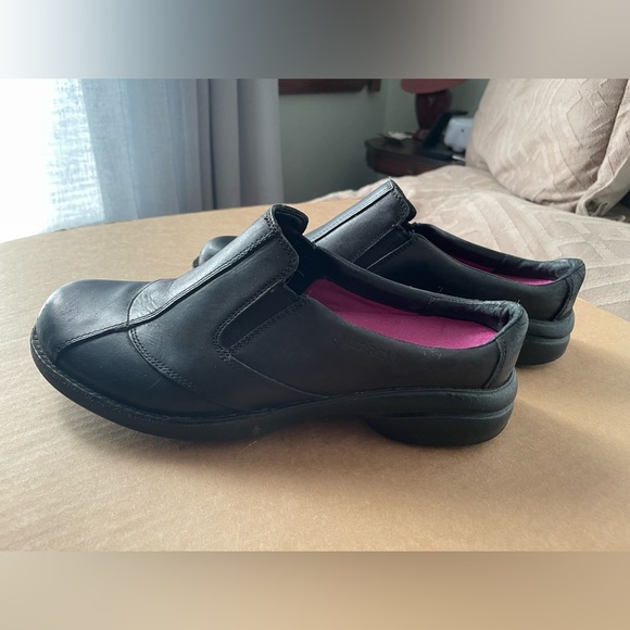 Merrell Women’s Black Leather Slip On Clogs Mules 8.5 - Picture 2 of 4